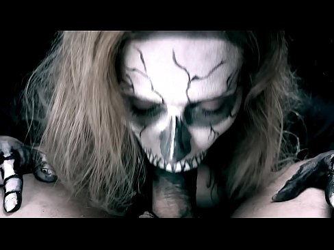 ❤️ Demonska djevojka siše kurac svojim crnim ustima i guta spermu. ❤ Porno na bs.risegame.top ﹏